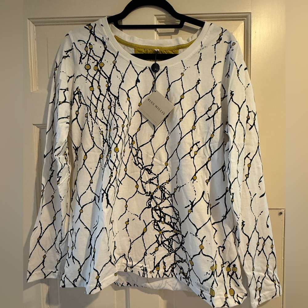 NWT XL Blue Willi’s White and Black Abstract Print Top